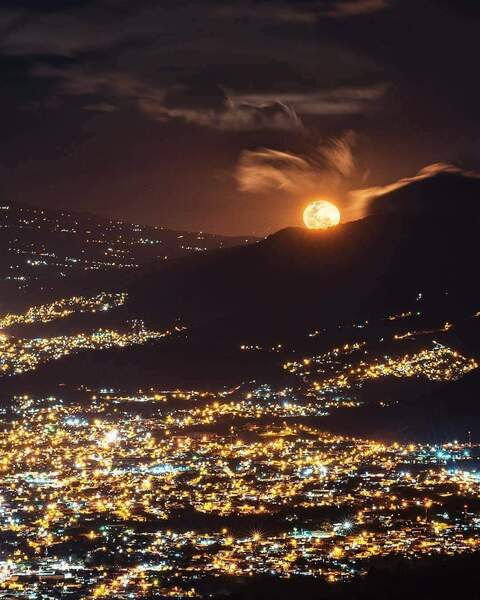 OnlyFansのヘッダー画像 tsqueenenola