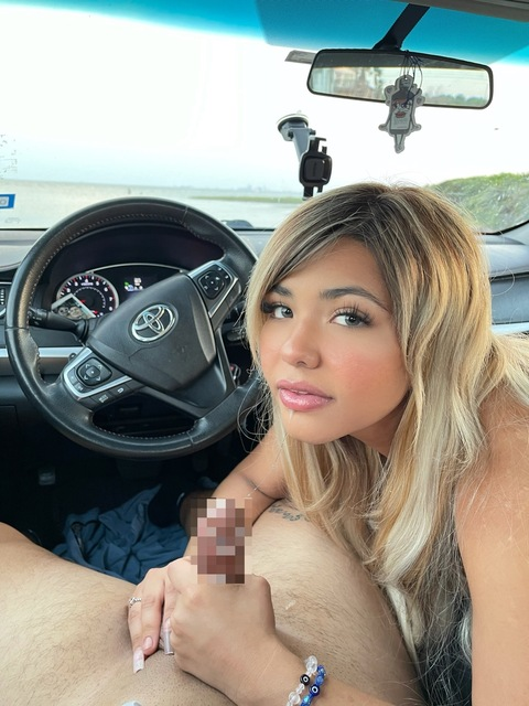 OnlyFans हेडर चित्र tuestbelle