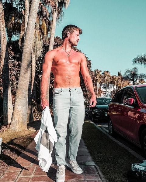 오직 팬들만 볼 수 있는 urgymdude의 헤더 사진