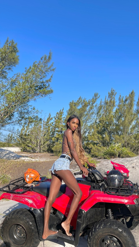 Снимка на заглавието на OnlyFans victoriacarolino