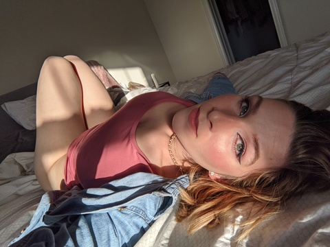 Картинка шапки OnlyFans vivid_whit