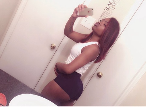 OnlyFansのヘッダー画像 wettnett95