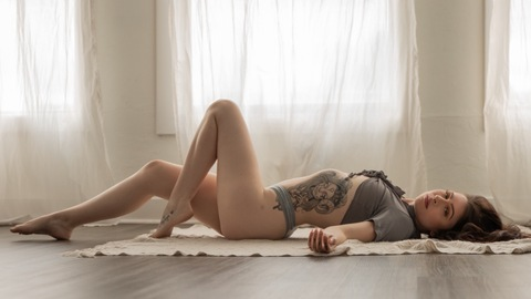 Gambar header OnlyFans winter.pdx