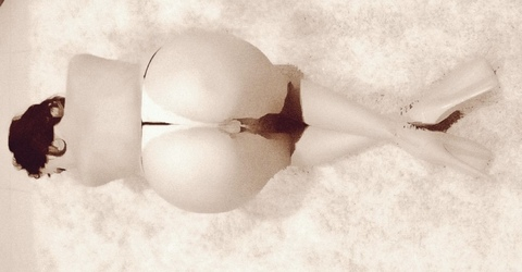 오직 팬들만 볼 수 있는 wittyluluu의 헤더 사진