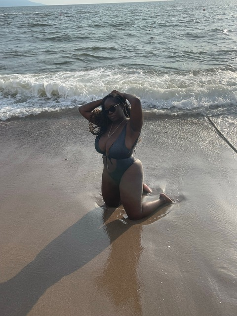 Gambar header OnlyFans yakahseimak