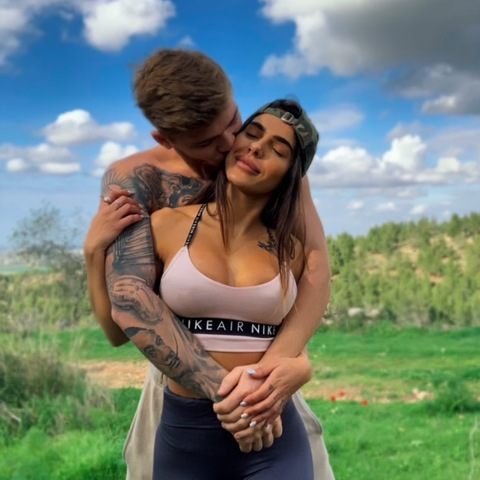 Картинка шапки OnlyFans yanivandkeira