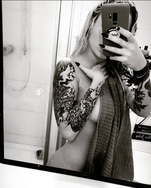 Картинка шапки OnlyFans yearwalkatmidnight