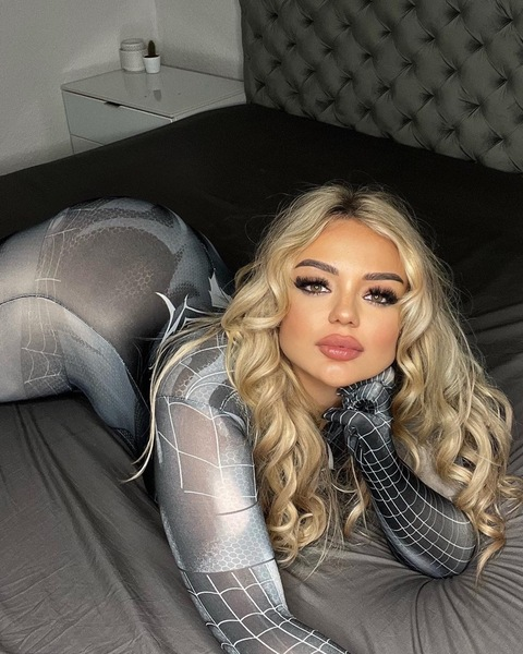 Obraz w nagłówku OnlyFans yolosi