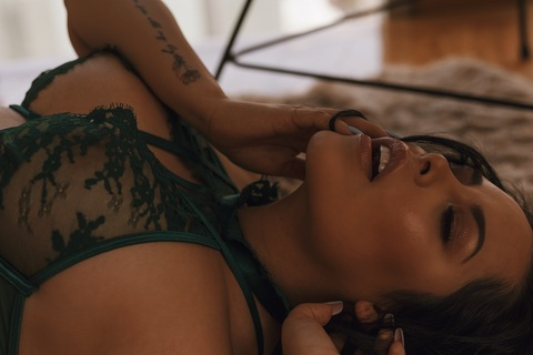 오직 팬들만 볼 수 있는 yosoyveronica의 헤더 사진